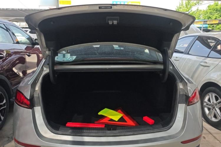 Used Roewe D7 2023 DMH 125km Flagship Edition Trunk