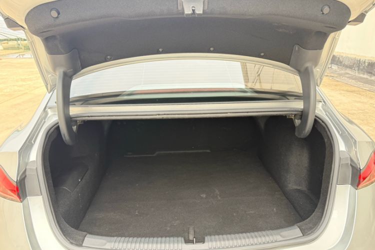 Used Roewe D7 2023 DMH 125km Flagship Edition Trunk