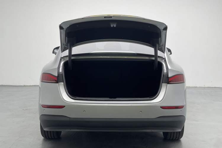 Used Roewe D7 2023 DMH 125km Excellence Edition Trunk