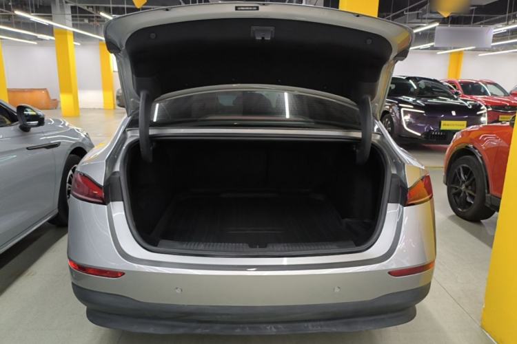 Used Roewe D7 2023 DMH 125km Excellence Edition Trunk