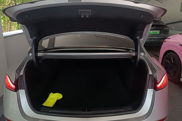 Used Roewe D7 2023 DMH 125km Flagship Edition Trunk