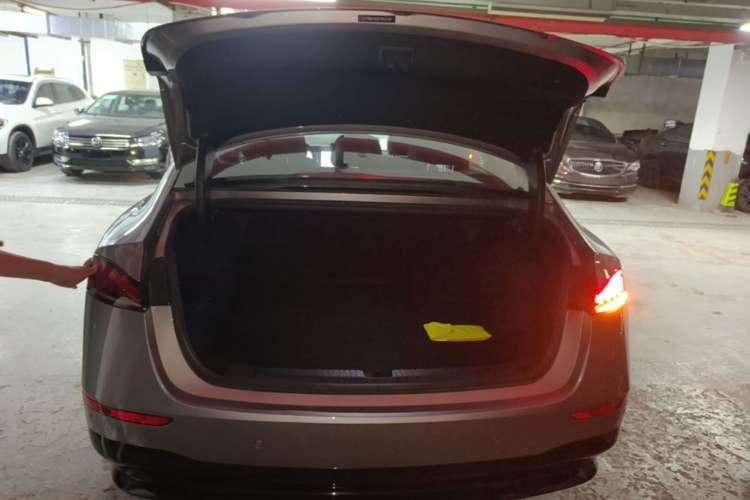 Used Roewe D7 2023 DMH 125km Flagship Edition Trunk