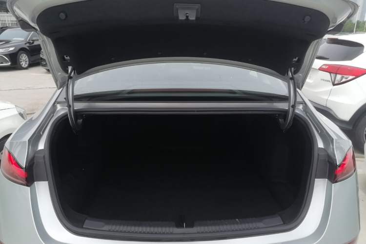Used Roewe D7 2023 DMH 125km Flagship Edition Trunk