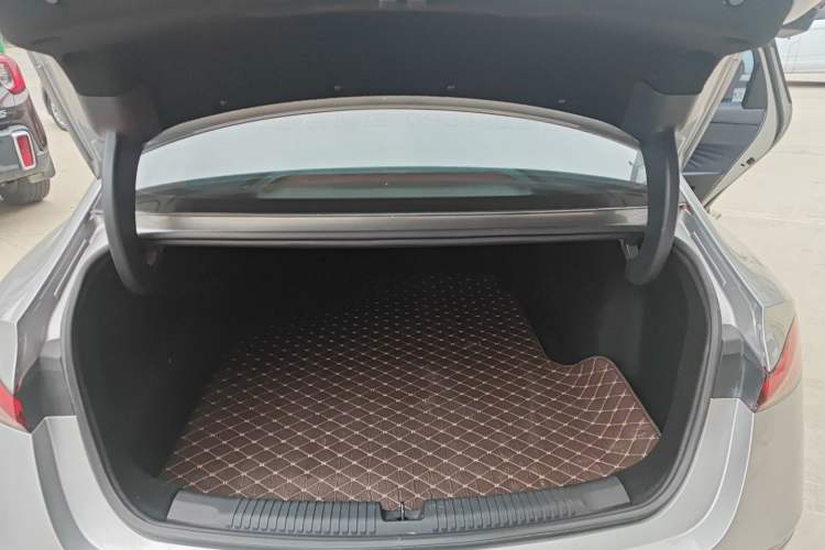 Used Roewe D7 2023 DMH 125km Flagship Edition Trunk