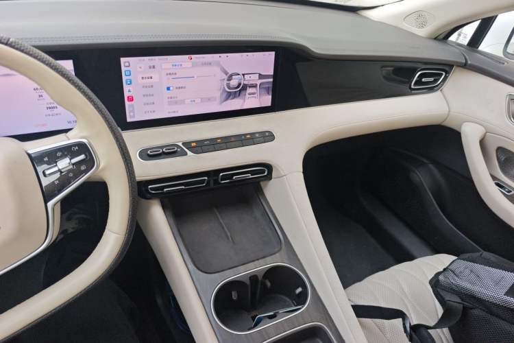 Used Roewe D7 2023 EV 510km Rear-Drive Flagship Edition Audio And AC Panel