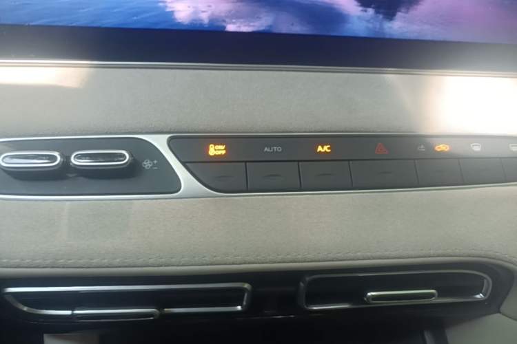 Used Roewe D7 2023 DMH 125km Excellence Edition Audio And AC Panel