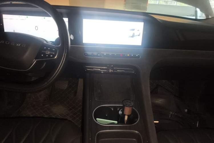 Used Roewe D7 2023 EV 510km Rear-Drive Flagship Edition Audio And AC Panel