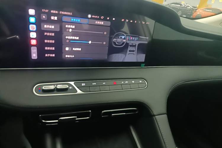 Used Roewe D7 2023 DMH 125km Superior Edition Audio And AC Panel