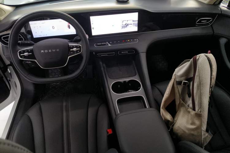 Used Roewe D7 2023 DMH 125km Superior Edition Center Console