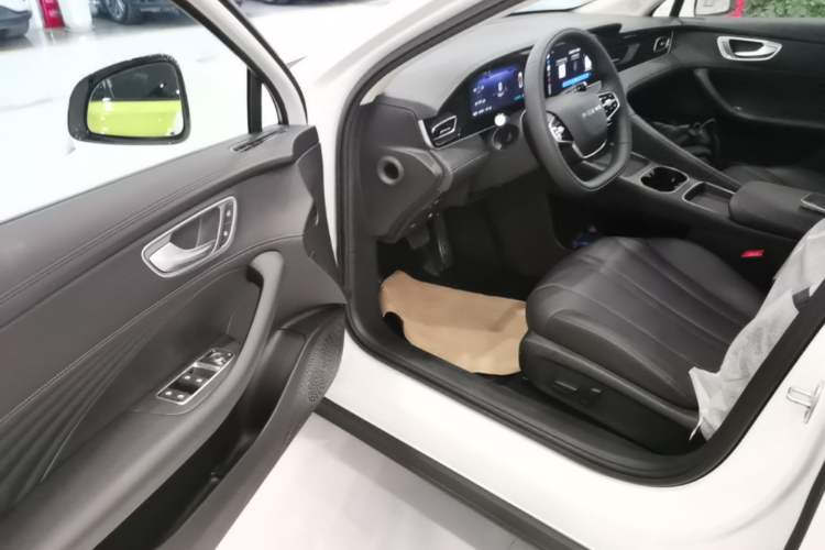 Used Roewe D7 2023 DMH 125km Superior Edition Driver Seat
