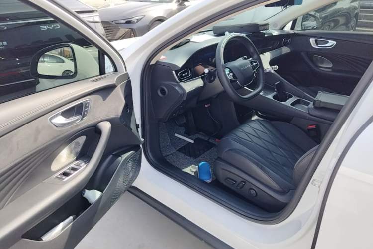 Used Roewe D7 2023 DMH 125km Excellence Edition Driver Seat