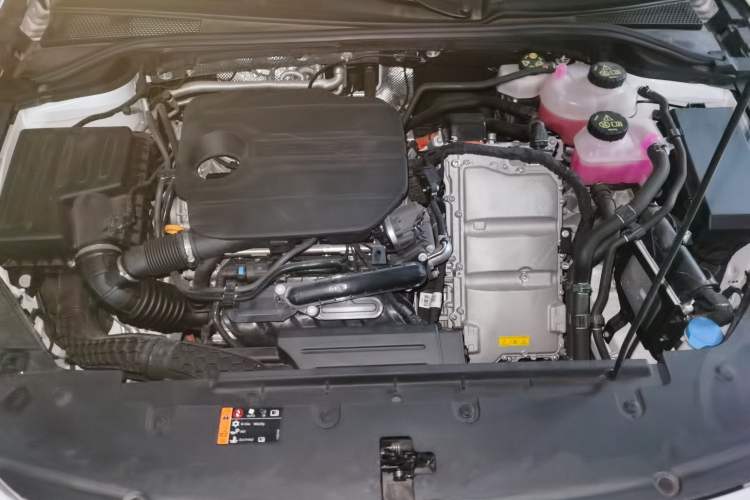 Used Roewe D7 2023 DMH 125km Excellence Edition Engine Bay