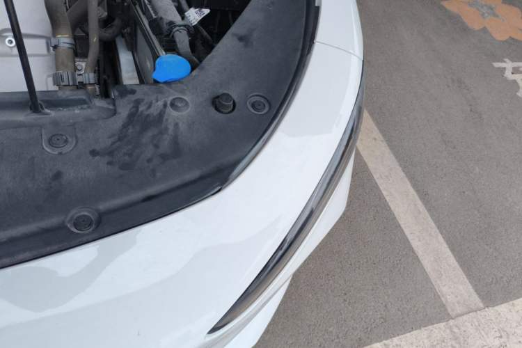 Used Roewe D7 2023 DMH 125km Excellence Edition Engine Bay Left