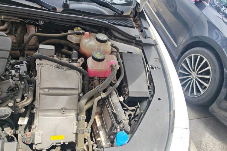 Used Roewe D7 2023 DMH 125km Superior Edition Engine Bay Left