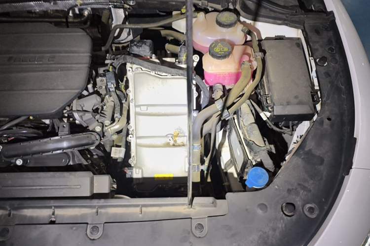 Used Roewe D7 2023 DMH 125km Excellence Edition Engine Bay Left