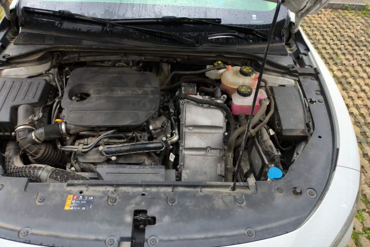 Used Roewe D7 2023 DMH 125km Flagship Edition Engine Bay Left