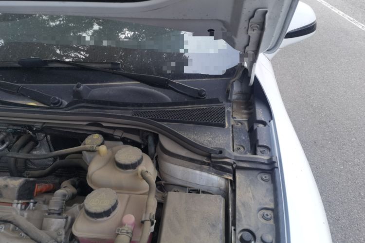 Used Roewe D7 2023 DMH 125km Superior Edition Engine Bay Left
