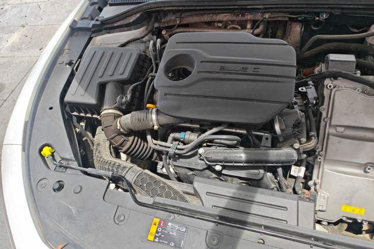 Used Roewe D7 2023 DMH 125km Superior Edition Engine Bay Right
