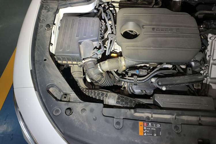 Used Roewe D7 2023 DMH 125km Excellence Edition Engine Bay Right