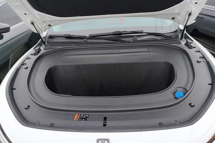 Used Roewe D7 2023 EV 610 km Range Rear-Drive Flagship Model Engine Bay