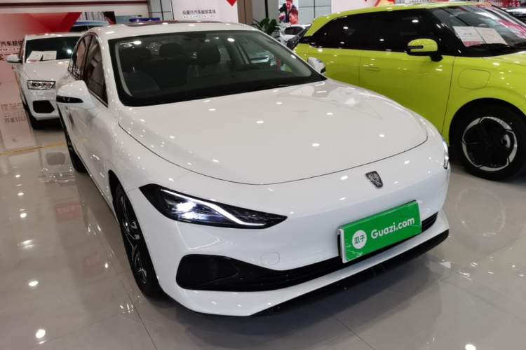 Used Roewe D7 2023 DMH 125km Superior Edition Front Right 45 Deg