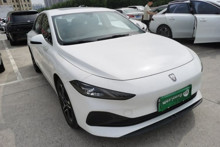 Used Roewe D7 2023 DMH 125km Superior Edition Front Right 45 Deg