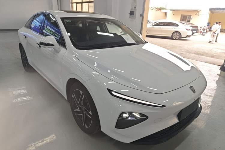 Used Roewe D7 2023 EV 510km Rear-Drive Excellence Edition Front Right 45 Deg