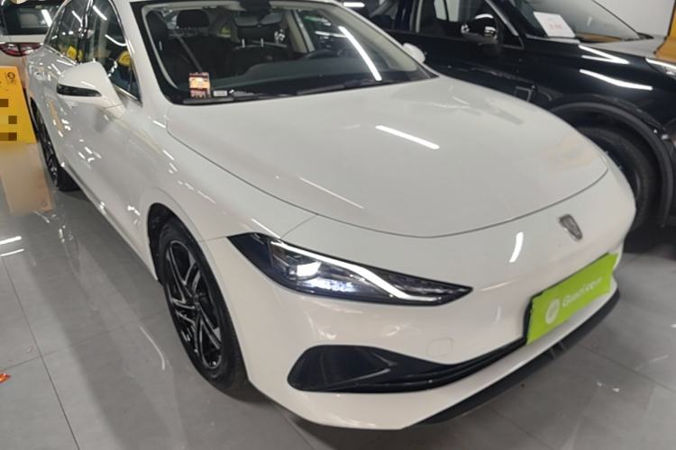 Used Roewe D7 2023 DMH 125km Superior Edition Front Right 45 Deg