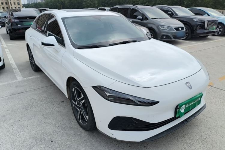 Used Roewe D7 2023 DMH 125km Superior Edition Front Right 45 Deg