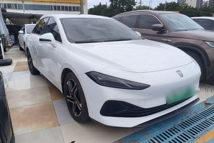 Used Roewe D7 2023 DMH 125km Superior Edition Front Right 45 Deg