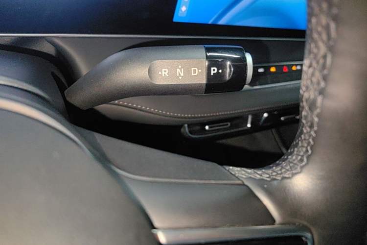 Used Roewe D7 2023 DMH 125km Superior Edition Gear Lever