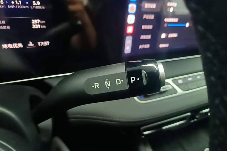 Used Roewe D7 2023 DMH 125km Superior Edition Gear Lever
