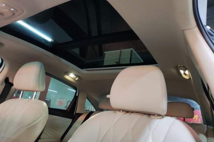 Used Roewe D7 2023 DMH 125km Excellence Edition Headliner