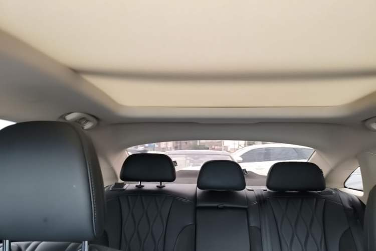 Used Roewe D7 2023 EV 610 km Range Rear-Drive Flagship Model Headliner