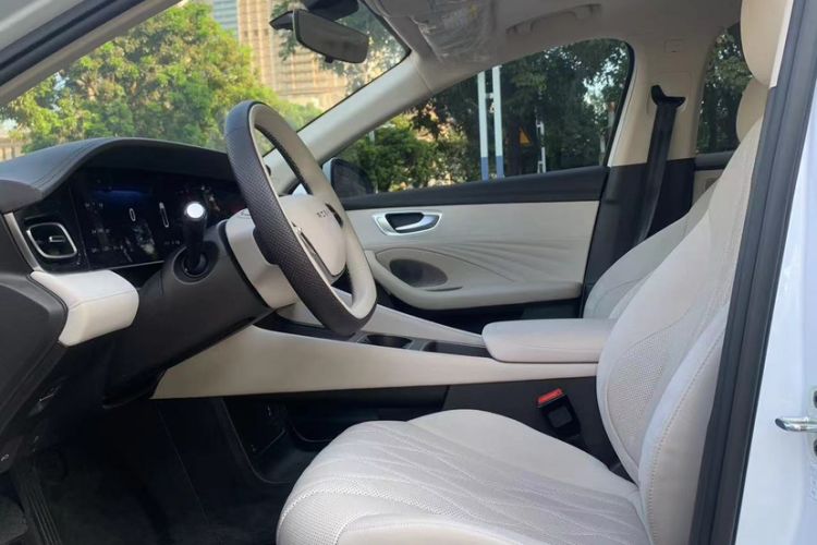 Used Roewe D7 2023 DMH 125km Excellence Edition Interior 2