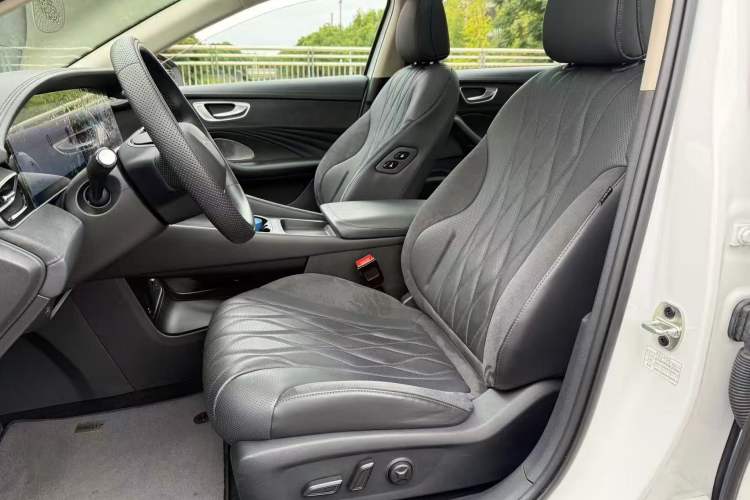 Used Roewe D7 2023 EV 510km Rear-Drive Flagship Edition Interior 2