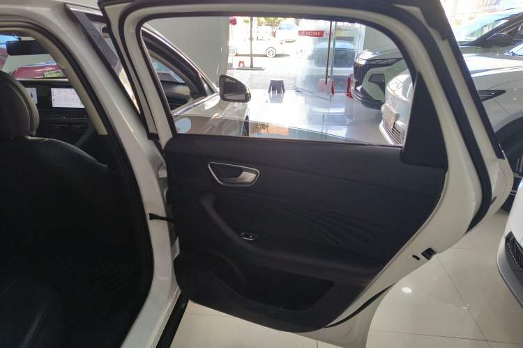Used Roewe D7 2023 DMH 125km Superior Edition Interior 3