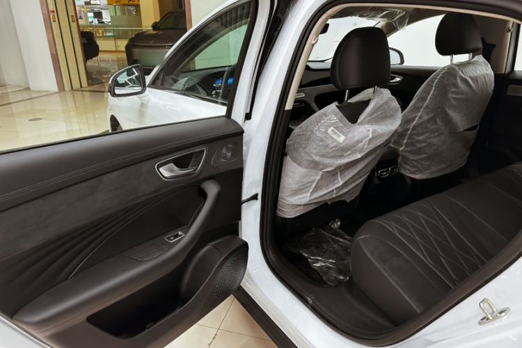 Used Roewe D7 2023 DMH 125km Excellence Edition Interior 3