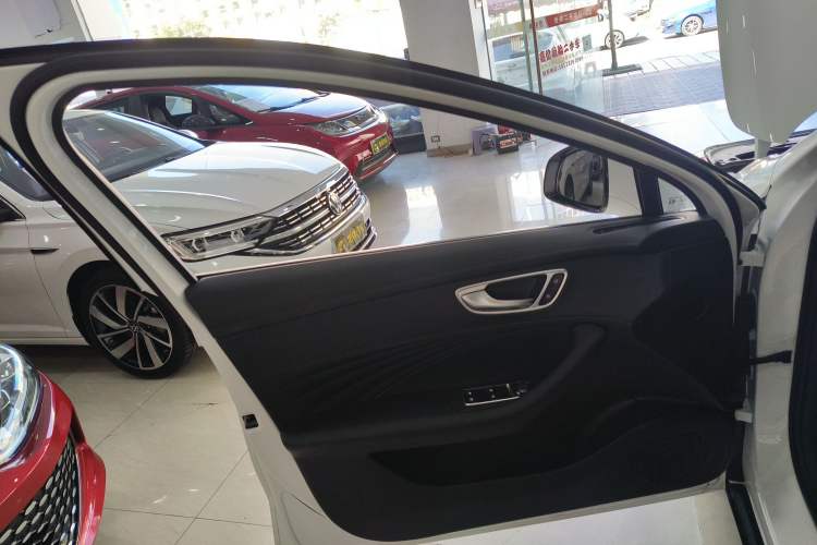 Used Roewe D7 2023 DMH 125km Superior Edition Interior 4