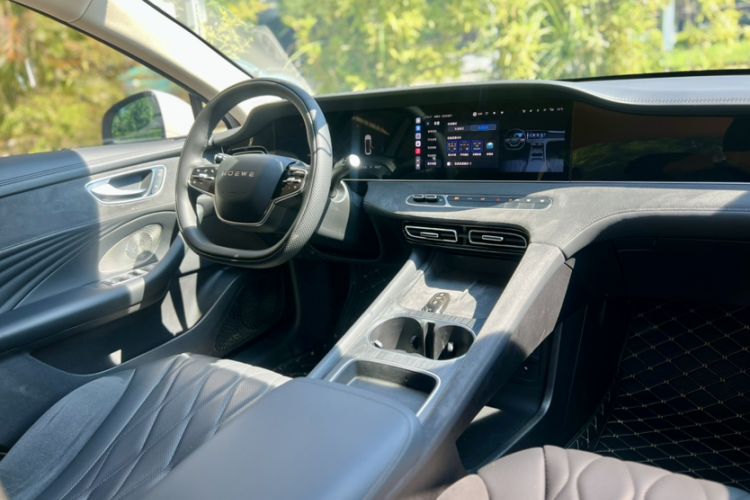 Used Roewe D7 2023 DMH 125km Excellence Edition Interior 6
