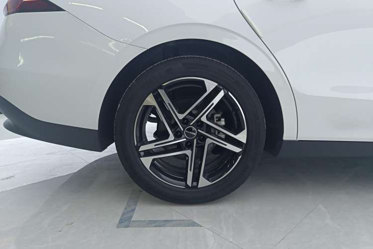 Used Roewe D7 2023 DMH 125km Excellence Edition Left Front Wheel Hub