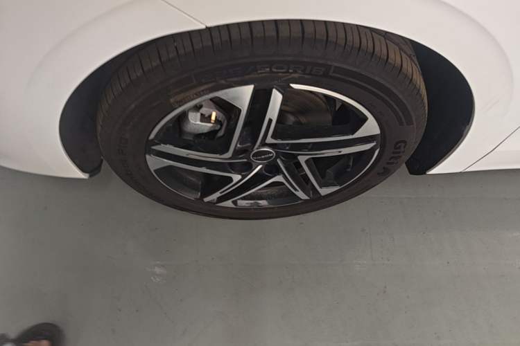 Used Roewe D7 2023 EV 510km Rear-Drive Excellence Edition Left Front Wheel Hub