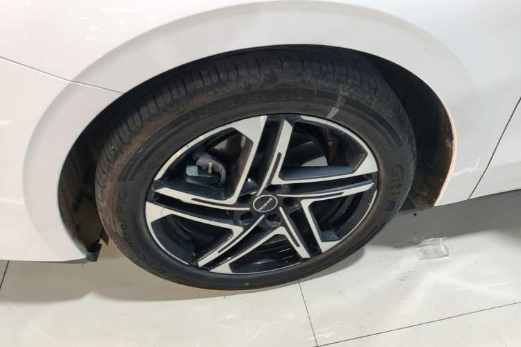Used Roewe D7 2023 DMH 125km Excellence Edition Left Front Wheel Hub