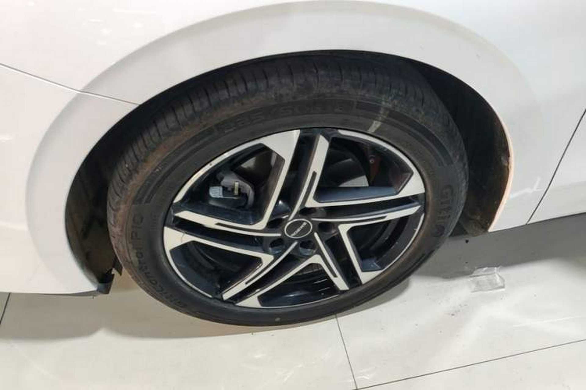 Used Roewe D7 2023 DMH 125km Excellence Edition Left Front Wheel Hub