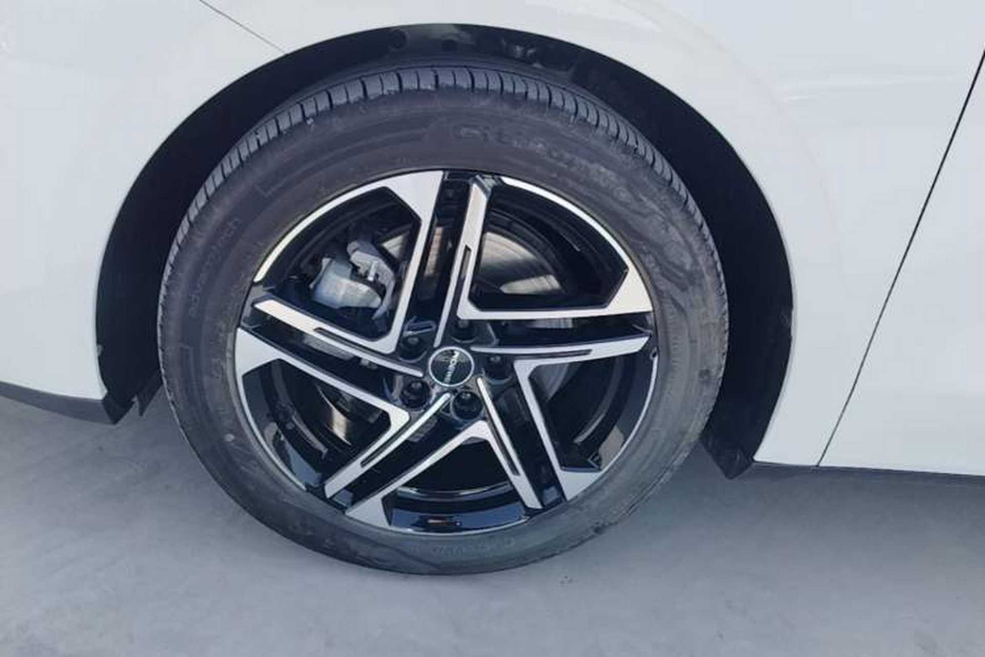 Used Roewe D7 2023 DMH 125km Excellence Edition Left Front Wheel Hub