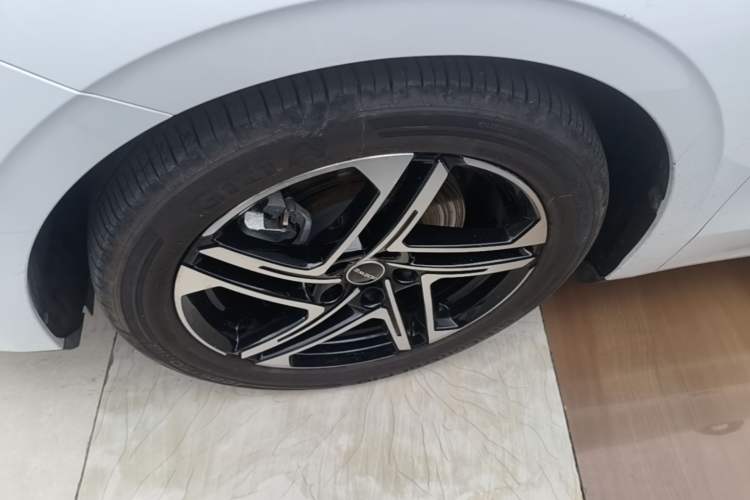 Used Roewe D7 2023 DMH 125km Superior Edition Left Front Wheel Hub