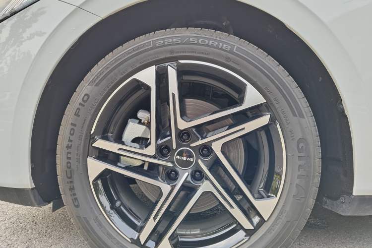 Used Roewe D7 2023 DMH 125km Superior Edition Left Front Wheel Hub