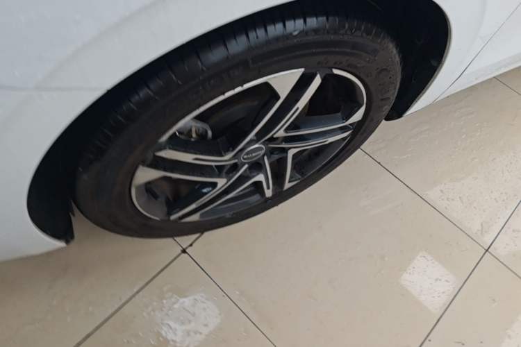 Used Roewe D7 2023 DMH 125km Excellence Edition Left Front Wheel Hub