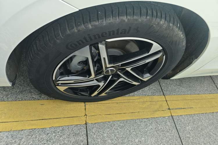 Used Roewe D7 2023 DMH 125km Superior Edition Left Front Wheel Hub