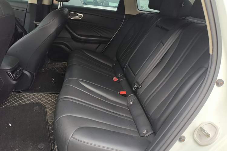 Used Roewe D7 2023 DMH 125km Superior Edition Left Rear Seat